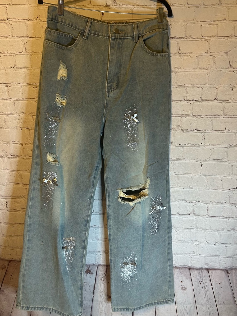 NWOT wide leg, distressed jeans, L